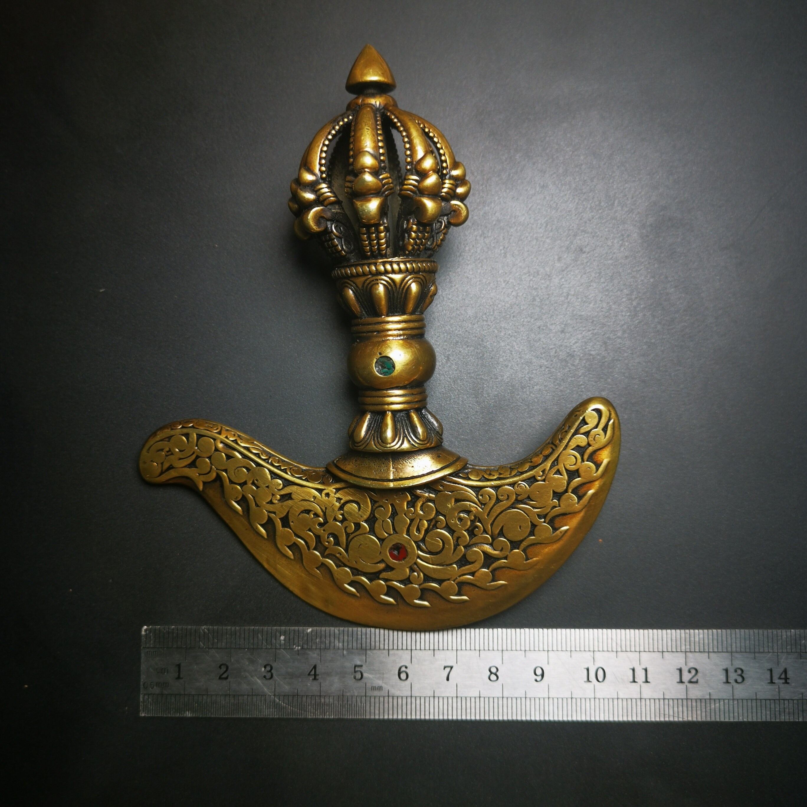 Kartika tibétain (objet arme spirituelle bouddhiste) avec dorje en laiton  doré de 12 cm