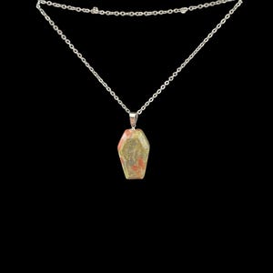 magnifique collier à pendentif cercueil en cristal d'unakite