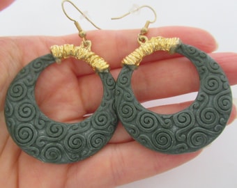 Vintage 1980's Statement Olive Green Textured Pattern Plastic Hoop Dangle Pierced Earrings, Bold Acrylic Earrings, Vintage Costume Jewelry