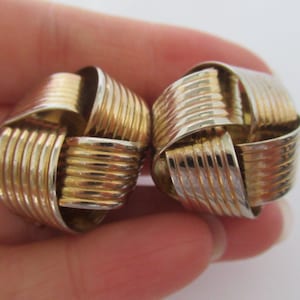 Vintage argento testurizzato nodo vortice metallo clip su orecchini, orecchini classici clip-on, gioielli accessori costume moda