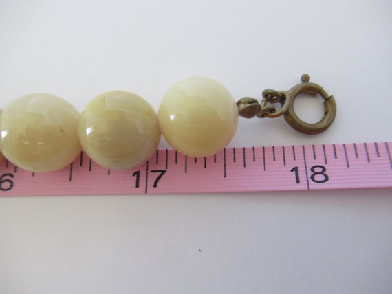 Vintage Marbled Ivory Beige Focal Beaded Short Ne… - image 6