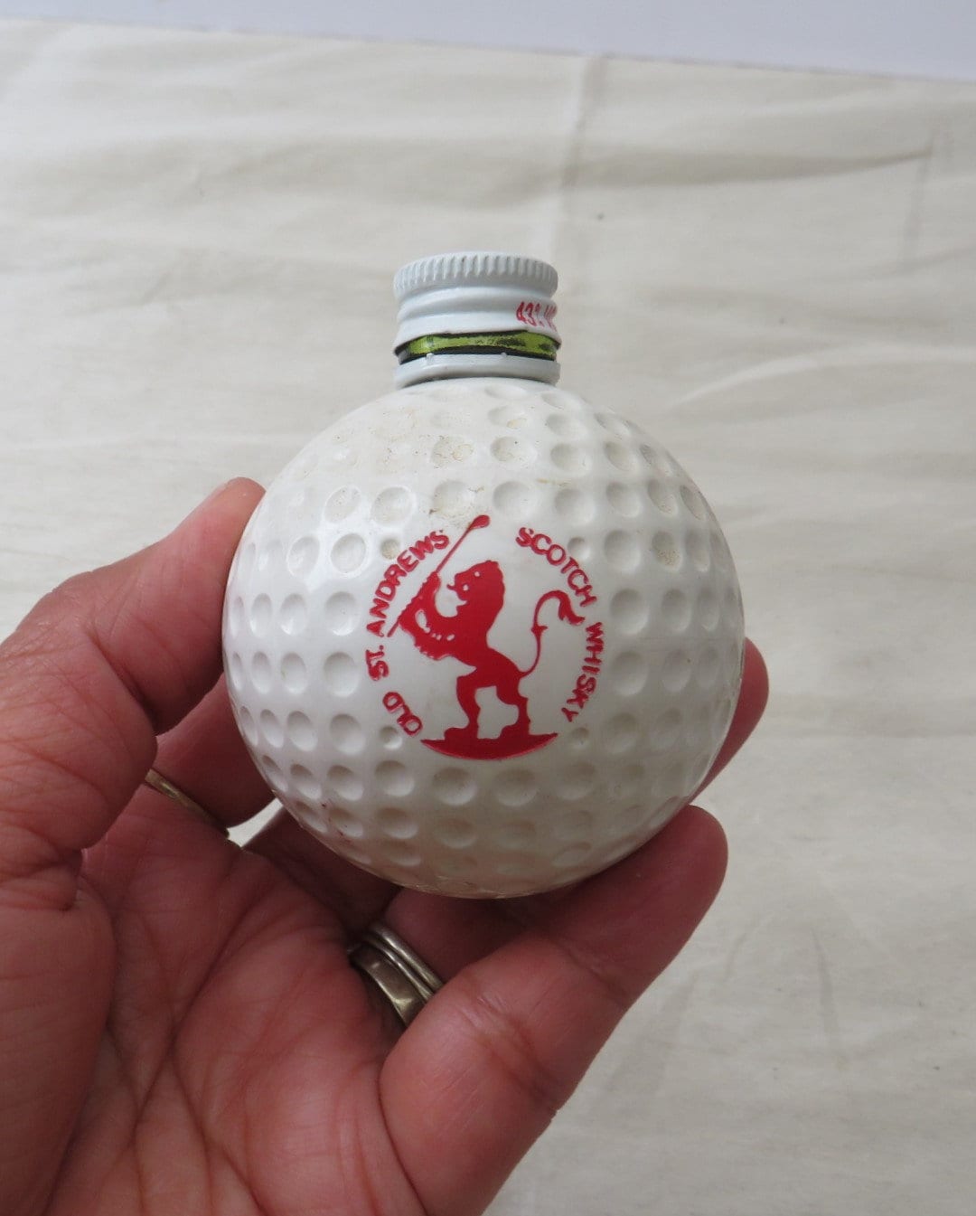 ウイスキー Old St Andrews Golf Ball Miniature 50ml Old St Andrews Golf Ball Miniature - Lot 129354 - Buy/Sell