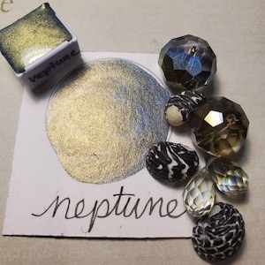 Neptune, Métallisé, chatoyant, peinture à l’aquarelle faite à la main pour la peinture, les techniques mixtes et le scrapbooking sur papier, et l’estampage.