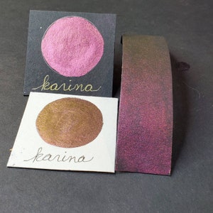 Karina, Métallisé, chatoyant, peinture à l’aquarelle faite à la main pour la peinture, les techniques mixtes et le scrapbooking sur papier, et l’estampage.