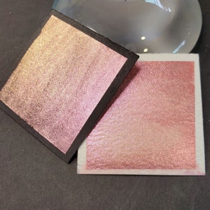 Alghe rosse, metallizzate, luccicanti, pittura ad acquerello fatta a mano per pittura, tecnica mista, scrapbooking su carta e stampaggio.