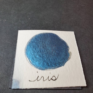 Iris Metallic, luccicante, pittura ad acquerello fatta a mano per la pittura, tecnica mista e scrapbooking di carta e stampaggio.