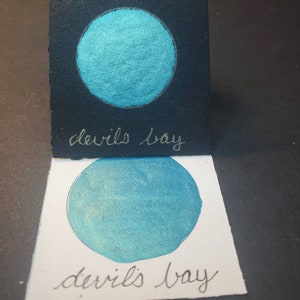 Devil's Bay, Metallic, scintillante, vernice ad acquerello fatta a mano per la pittura, supporti misti e scrapbooking di carta e calligrafia.