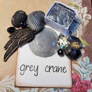 Gru grigia metallizzata, luccicante, pittura ad acquerello fatta a mano per pittura, tecnica mista, scrapbooking su carta e stampaggio.