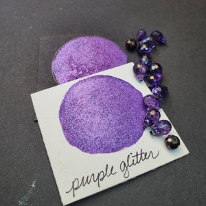 Glitter viola, luccicante, metallico, scintillante, vernice ad acquerello fatta a mano per la pittura, supporti misti e scrapbooking di carta e stampaggio.