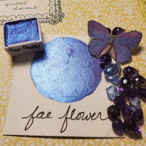Fae Flower, pittura ad acquerello metallica, scintillante, fatta a mano per pittura, tecnica mista e scrapbooking su carta e stampaggio.