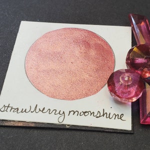 Fragola Moonshine, Metallic, scintillante, vernice ad acquerello fatta a mano per la pittura, supporti misti e scrapbooking di carta e stampaggio.