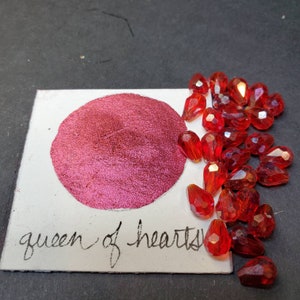 Queen of Hearts, métallisé, chatoyant, peinture à l’aquarelle faite à la main pour la peinture, les techniques mixtes et le scrapbooking sur papier, et la calligraphie.