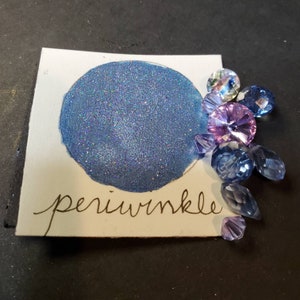 Pittura ad acquerello pervinca, metallica, scintillante, fatta a mano per pittura, tecnica mista, scrapbooking su carta e stampaggio.