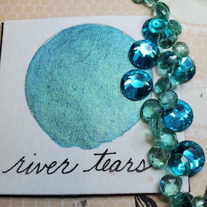 River Tears, pittura ad acquerello metallica, scintillante, fatta a mano per pittura, tecnica mista, scrapbooking su carta e stampaggio.