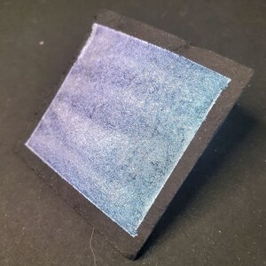 Fantasma del sogno di mezzanotte, pittura ad acquerello metallica, luccicante, fatta a mano per pittura, tecnica mista e scrapbooking su carta e stampaggio.
