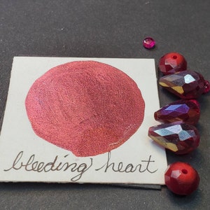 Bleeding Heart, Metallic, scintillante, vernice ad acquerello fatta a mano per pittura, tecnica mista e scrapbooking di carta e stampaggio.