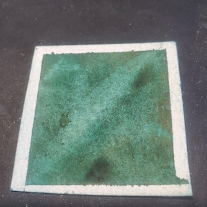 Mossy Glade es una pintura de acuarela granulada mate hecha a mano para pintar, realizar técnicas mixtas, crear álbumes de recortes en papel y estampar.