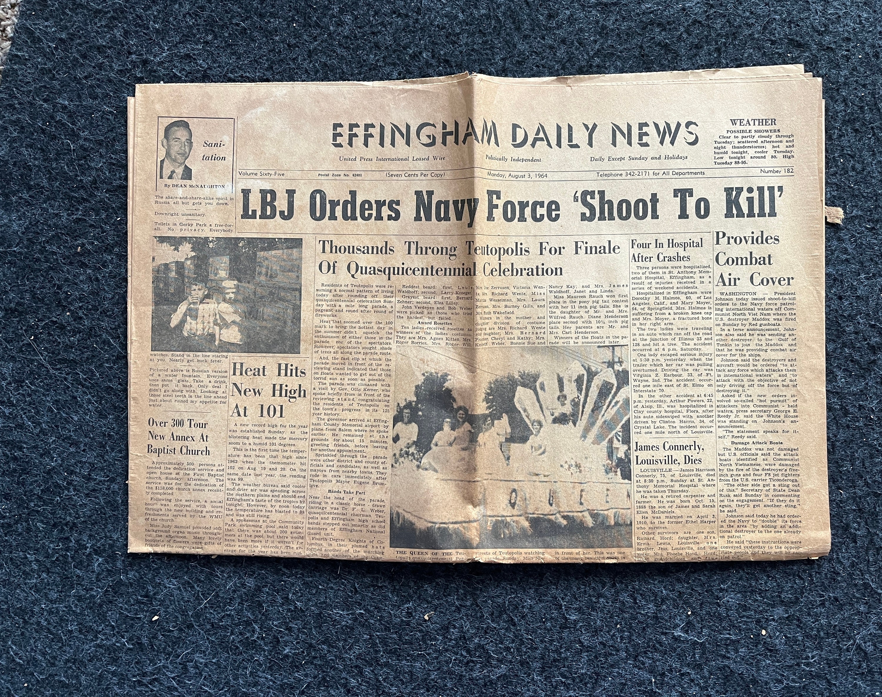vintage L.G.B news paper design タンクトップ 1964 Gulf of Tonkin Incident - US Begins Vietnam War, LBJ