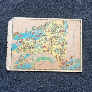 1931 Cartoon geïllustreerde kaart NEW YORK, originele Atlas-pagina, Cottage Core Art, vintage wanddecoratie, verzamelobject westerse stijl, komische geschenken