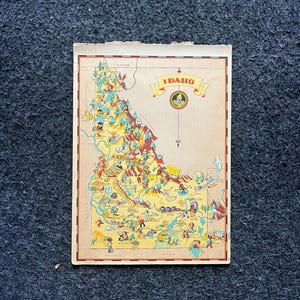 Cartoon IDAHO Bildkarte von 1931, Original Atlas Seite, Cottage Core Art, Vintage Wanddekoration, Sammlerstück im westlichen Stil, Comic Geschenke