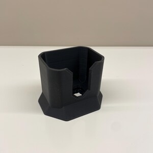 Supporto per vaporizzatore Venty con design personalizzato antiribaltamento / Supporto espositivo verticale Venty per erbe secche con supporto per caricabatterie / Base robusta per organizzare lo svapo