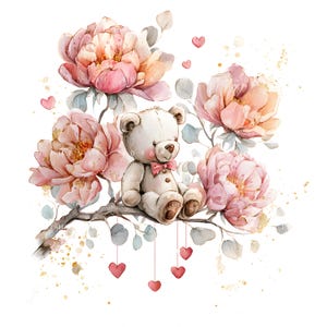 Könnte beinhalten: Aquarell-Illustration eines Teddybären, der auf einem Ast mit rosa Blumen und hängenden Herzen sitzt. Der Bär hat eine rosa Fliege und ist von blushfarbenen Pfingstrosen und goldenen Akzenten umgeben. Ein romantisches und skurriles Design.