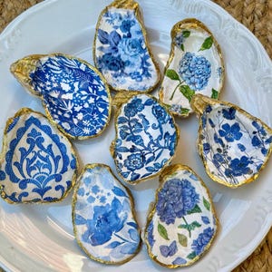 Oyster Shell Ring Dish, Blue White Jewelry Holder, Oyster Trinket Tray,Beach Wedding Gift, Hostess Gift, Bridesmaids Gifts, Shower Gift