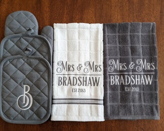 Personalized Embroidered Kitchen Towel Set / Mr and Mr / Mrs and Mrs / Mr and Mrs / Wedding Gift Couple Unique/ Custom Anniversary Gift