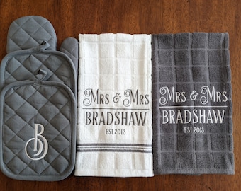 Personalized Embroidered Kitchen Towel Set / Mr and Mr / Mrs and Mrs / Mr and Mrs / Wedding Gift Couple Unique/ Custom Anniversary Gift