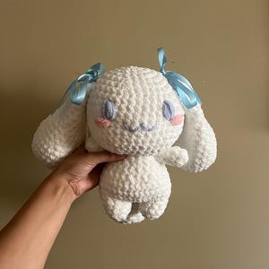 cinnamon roll plushie