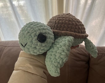 Green turtle crochet