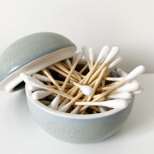 Organic Bamboo Cotton Buds (200). Vegan and Eco-friendly Everyday Essentials. Ear buds. Plastic-free Organic Cotton Swabs.