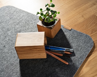Oak Wood Pen Holder: Natural Desk Organizer, Ecological Design