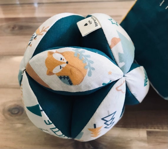 Balle de préhension montessori / balle bébé / jeu en tissu/ balle en tissu  -  France