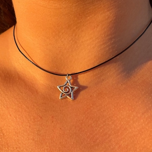 Swirly Star 90s Choker