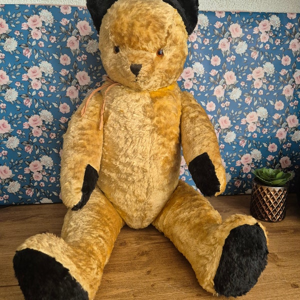 Large vintage mohair teddy bear in very good condition