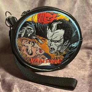 Bracelet rond brodé vampire rétro végétalien