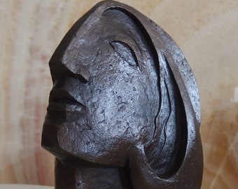 Offre Rare Sculpture Cubiste en Bronze – Buste d’une femme, signé, Pablo Picasso avec des docs.