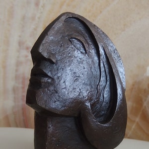 Offering Rare Cubist Bronze Sculpture – Bust of a woman, signed, Pablo Picasso with docs.