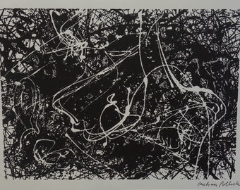 Puede incluir: Pintura abstracta en blanco y negro con un estilo caótico y enérgico. La obra de arte presenta una densa red de líneas y salpicaduras, creando una composición dinámica y expresiva. La firma del artista, "Jackson Pollock", es visible en la esquina inferior derecha.