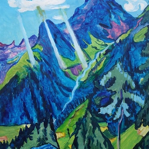 Può includere: Un dipinto di un paesaggio montano con una piccola capanna in primo piano. La montagna è blu e viola, con alberi verdi e un ruscello bianco che scorre lungo il suo fianco. Il cielo è blu con nuvole bianche e raggi di sole.