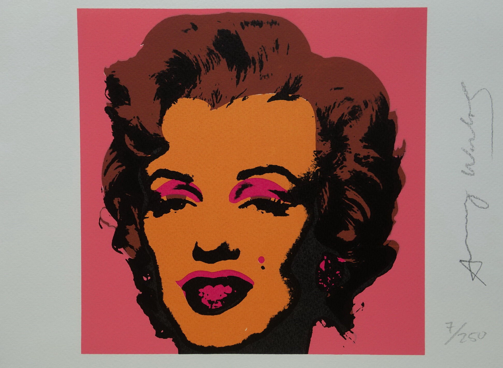 ブロッターアート マリリンモンロー 肖像画図版 イエロー コレクションに アンディ ウォーホルのマリリン・モンローはどんな絵