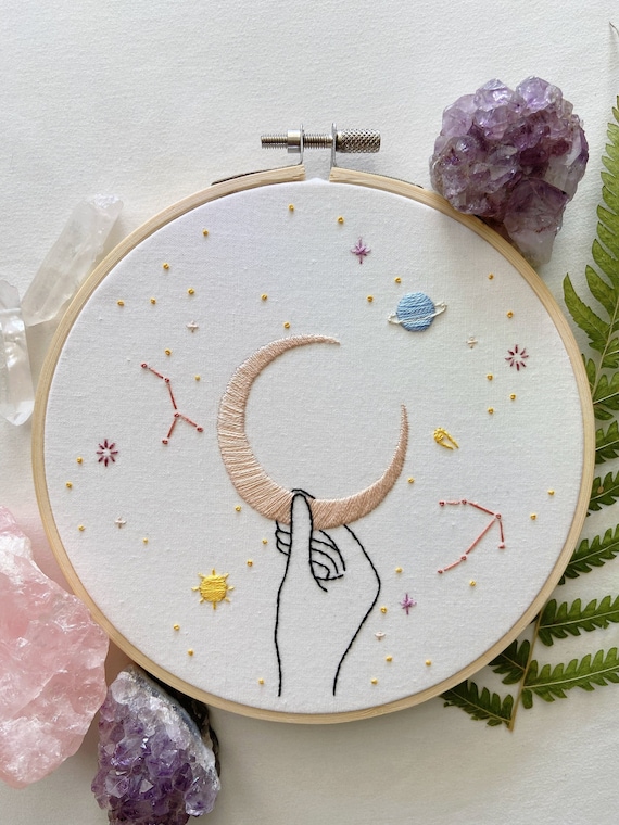 タ*ー様 ハンドメイド刺繍フレーム 三日月の夜とキジトラ タ*ー様