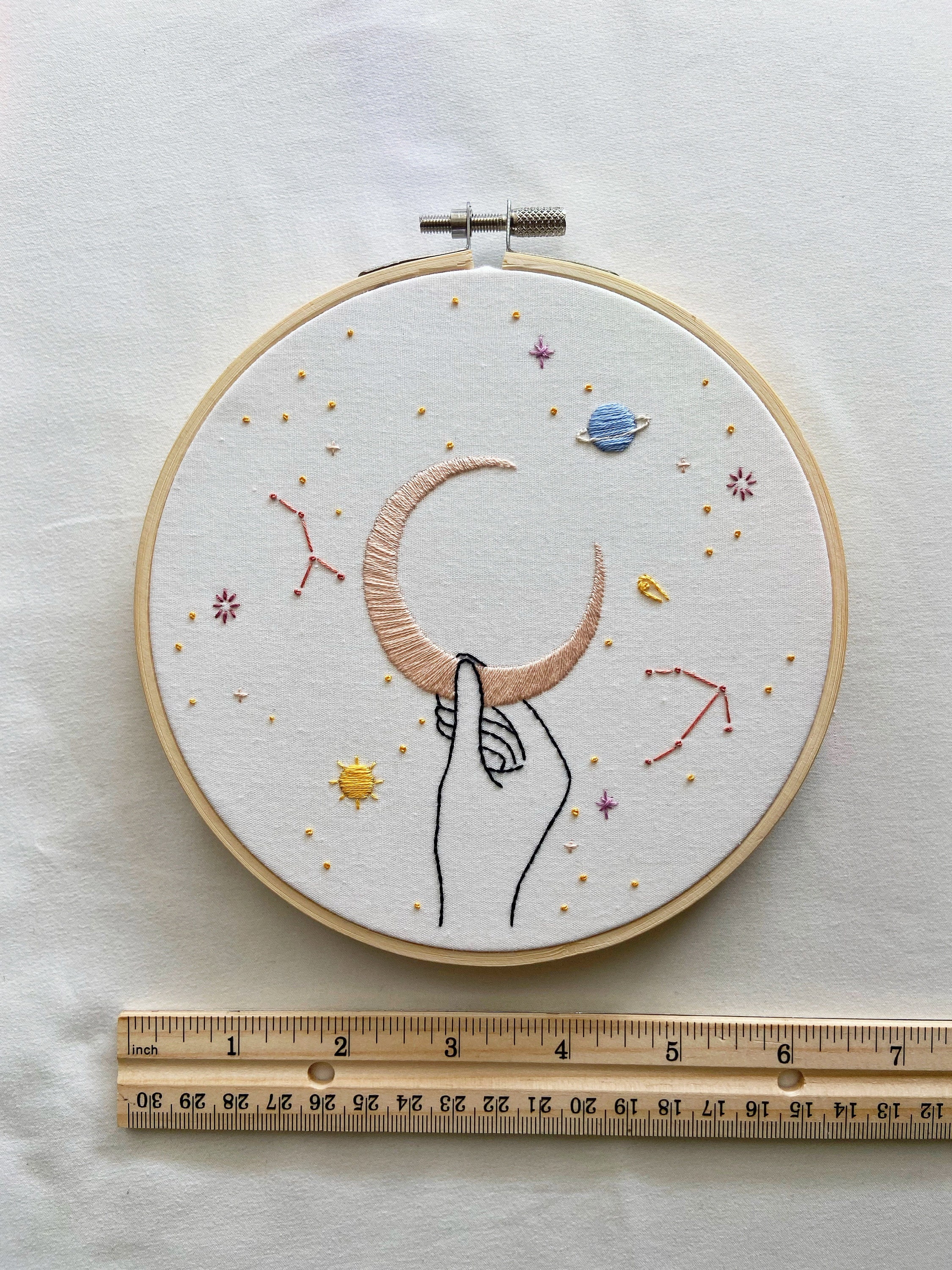 月と宇宙の刺繍枠アート - Etsy 日本