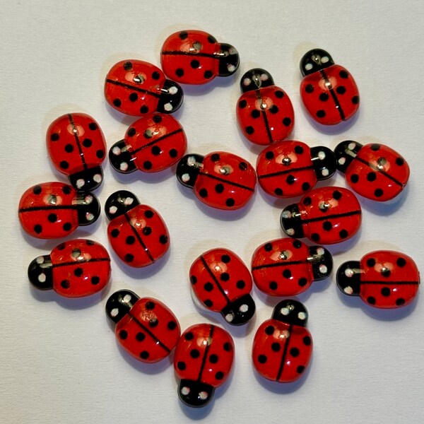 Lot de 20 cabochons en résine coccinelle rouge - 13 mm autocollant colle embellissements de coccinelle