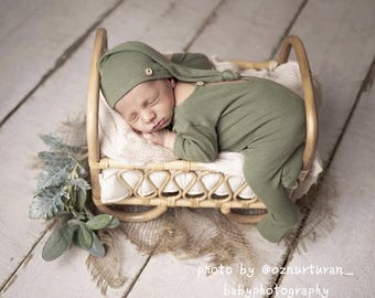 Newborn Green Ribbed Knit Romper and Hat Set: Photography Prop