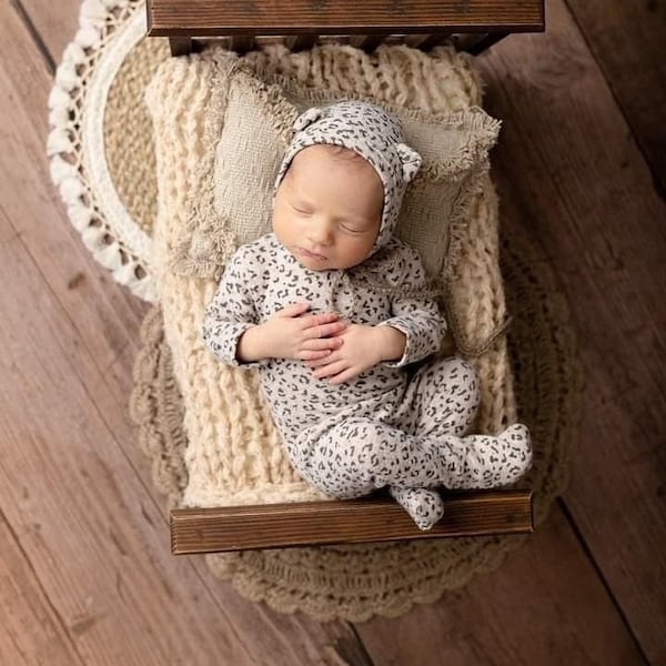 Baby leopard romper set: footed romper, leopard hat, Animal print, Photography outfit