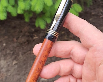 Pluma estilográfica hecha a mano