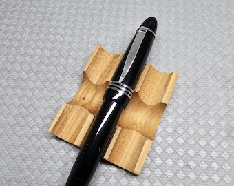 Pluma estilográfica, hecha a mano, escritura, a medida.