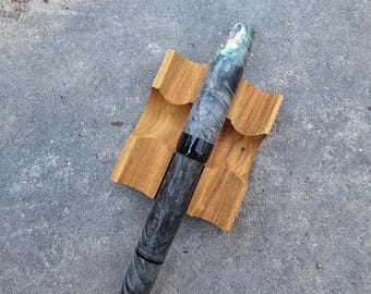 Pluma, hecha a mano, a medida, para escribir